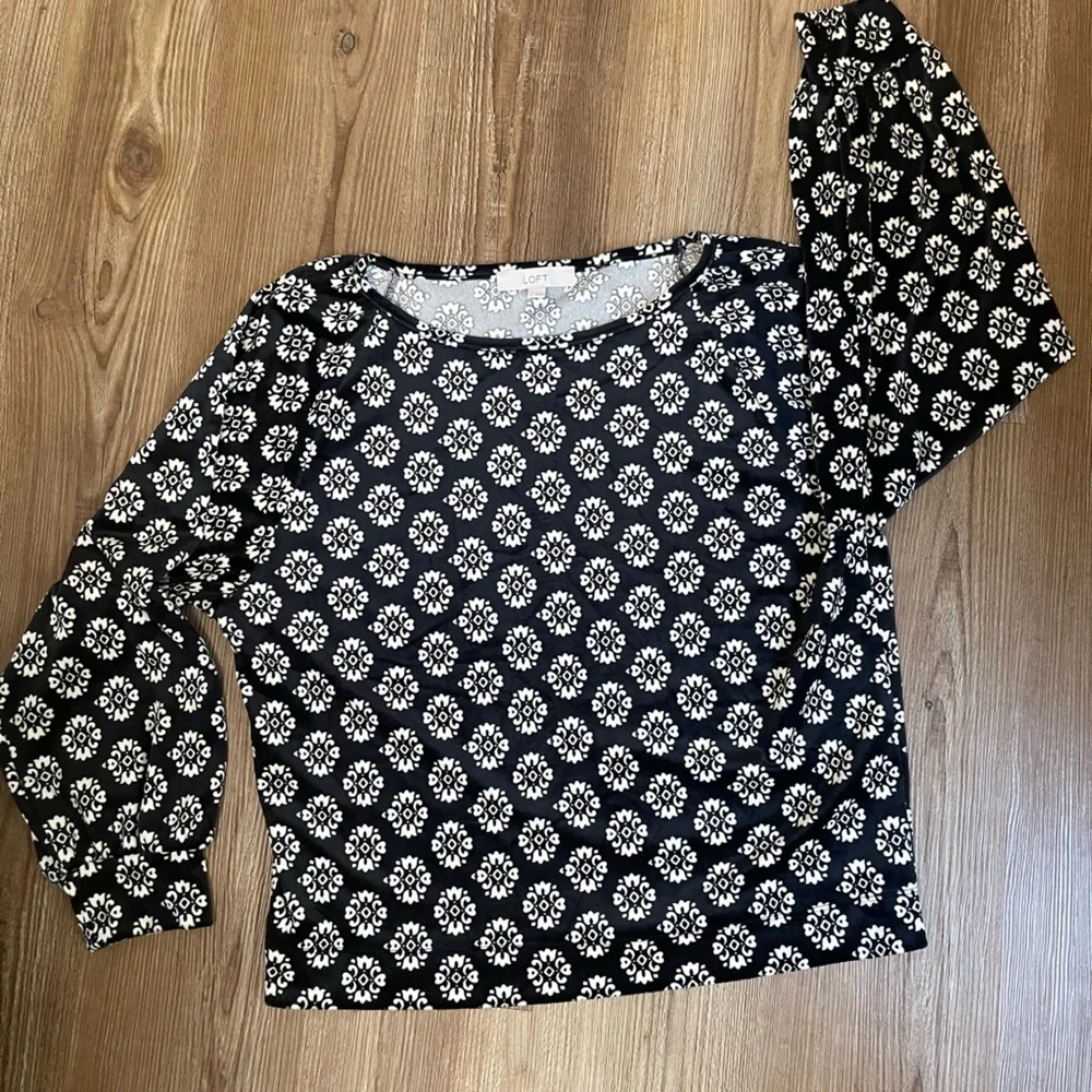 Loft Geo Velour Balloon Sleeves Black and White Top Size Large - Picture 3 of 14